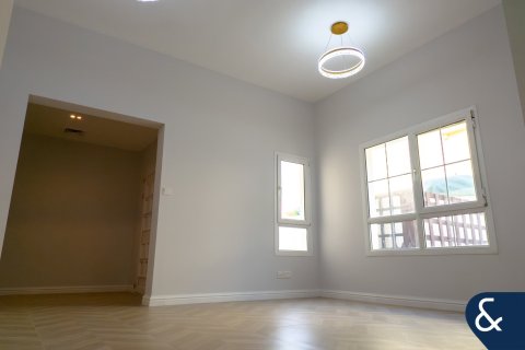 Купить виллу в The Lakes, Дубай: 3 спальни, 268м², № 78960 - фото 11