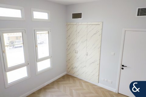 Купить виллу в The Lakes, Дубай: 3 спальни, 268м², № 78960 - фото 21