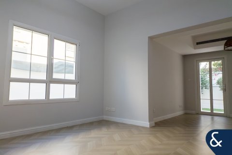 Купить виллу в The Lakes, Дубай: 3 спальни, 268м², № 78960 - фото 25