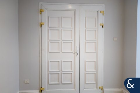 Купить виллу в The Lakes, Дубай: 3 спальни, 268м², № 78960 - фото 12