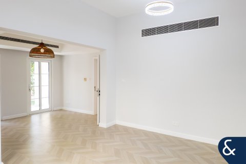 Купить виллу в The Lakes, Дубай: 3 спальни, 268м², № 78960 - фото 6