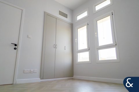 Купить виллу в The Lakes, Дубай: 3 спальни, 268м², № 78960 - фото 16