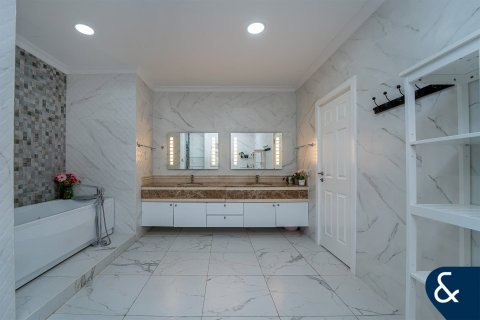 Купить виллу в Sienna Lakes, Джумейра Гольф Эстейтс, Дубай: 5 спален, 973м², № 78968 - фото 13