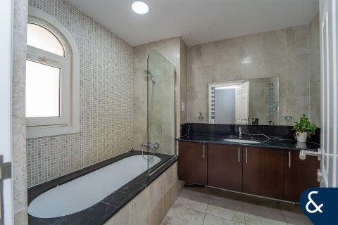 Купить виллу в Sienna Lakes, Джумейра Гольф Эстейтс, Дубай: 5 спален, 973м², № 78968 - фото 21