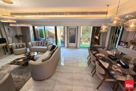 Снять в аренду таунхаус в Meydan, Дубай: 4 спальни, 218м², № 49265 - фото 1