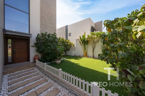 Villa in Dubai South (Dubai World Central), Dubai 3 bedrooms, 441 sq.m. № 13585 - photo 4