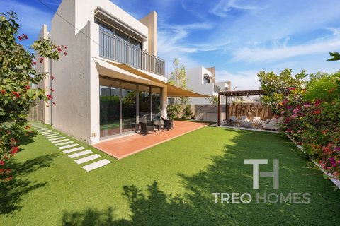 Villa in Dubai South (Dubai World Central), Dubai 3 bedrooms, 441 sq.m. № 13585 - photo 1