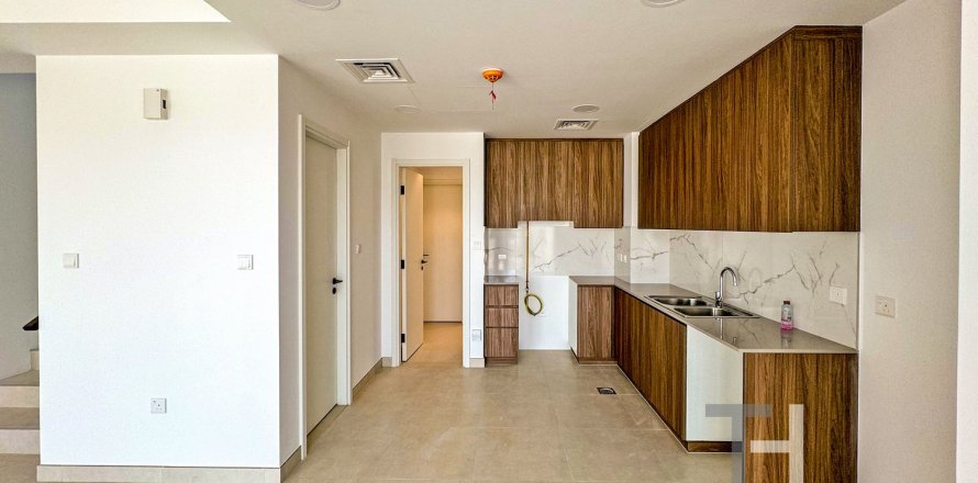 Townhouse in Town Square, Dubai 4 bedrooms, 379 sq.m. № 13577