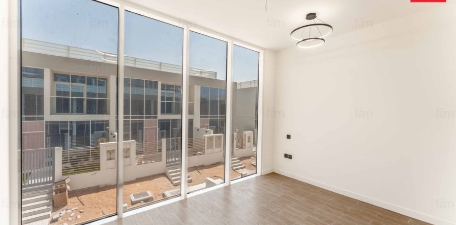 Adosado en Dubai, 3 dormitorios, 105.7 m², № 53081