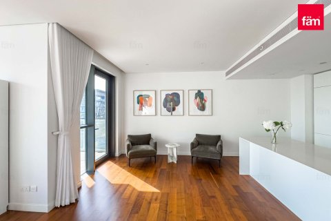 Apartment in Al Wasl, Dubai 3 bedrooms, 226.8 sq.m. № 53076 - photo 12