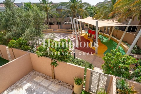 Townhouse in Hillside at Jumeirah Golf Estates, Jumeirah Golf Estates, Dubai 2 bedrooms, 134.39905398 sq.m. № 101291 - photo 21