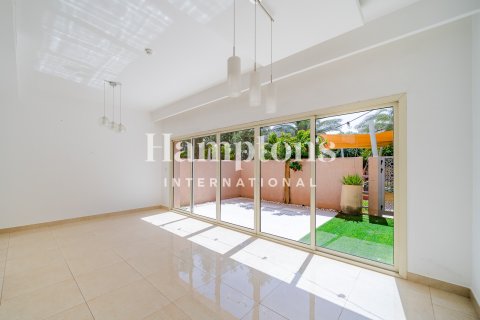 Townhouse in Hillside at Jumeirah Golf Estates, Jumeirah Golf Estates, Dubai 2 bedrooms, 134.39905398 sq.m. № 101291 - photo 11