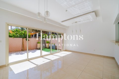 Townhouse in Hillside at Jumeirah Golf Estates, Jumeirah Golf Estates, Dubai 2 bedrooms, 134.39905398 sq.m. № 101291 - photo 12