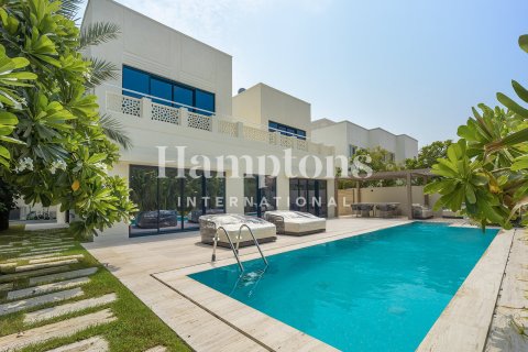 Villa in Meadows 1, Meadows, Dubai 4 bedrooms, 371.61200000 sq.m. № 101279 - photo 8