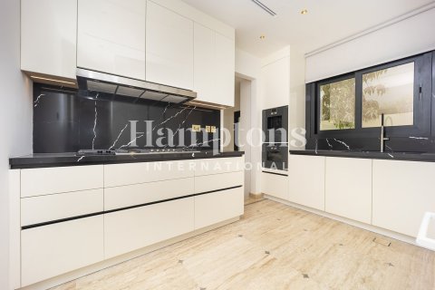 Villa in Meadows 1, Meadows, Dubai 4 bedrooms, 371.61200000 sq.m. № 101279 - photo 23