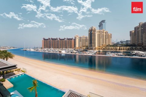 Villa en Palm Jumeirah, Dubai, 6 dormitorios, 1358.1 m², № 23903 - foto 1