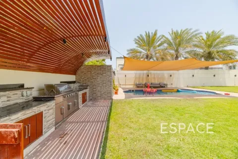 Villa en Regional, Jumeirah Park, Dubai, 4 dormitorios, 403 m², № 78166 - foto 16