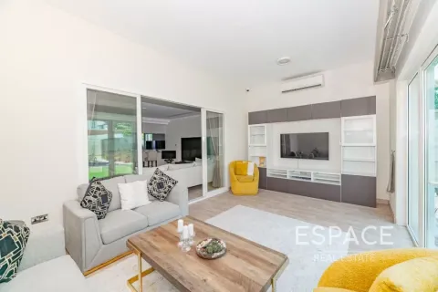 Villa en Regional, Jumeirah Park, Dubai, 4 dormitorios, 403 m², № 78166 - foto 7