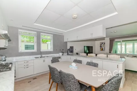 Villa en Regional, Jumeirah Park, Dubai, 4 dormitorios, 403 m², № 78166 - foto 6