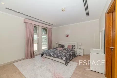 Villa en Regional, Jumeirah Park, Dubai, 4 dormitorios, 403 m², № 78166 - foto 11