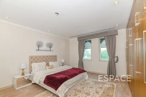 Villa en Regional, Jumeirah Park, Dubai, 4 dormitorios, 403 m², № 78166 - foto 10