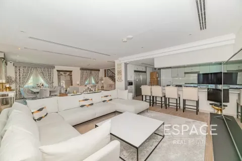 Villa en Regional, Jumeirah Park, Dubai, 4 dormitorios, 403 m², № 78166 - foto 3