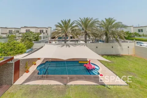 Villa en Regional, Jumeirah Park, Dubai, 4 dormitorios, 403 m², № 78166 - foto 15