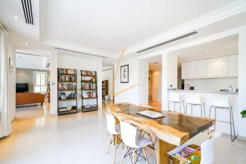Villa en Jumeirah Golf Estates, Dubai, 5 dormitorios, 903 m², № 78191 - foto 9