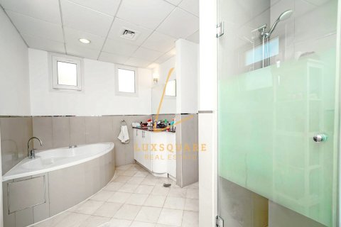 Villa en Jumeirah Golf Estates, Dubai, 5 dormitorios, 903 m², № 78191 - foto 16