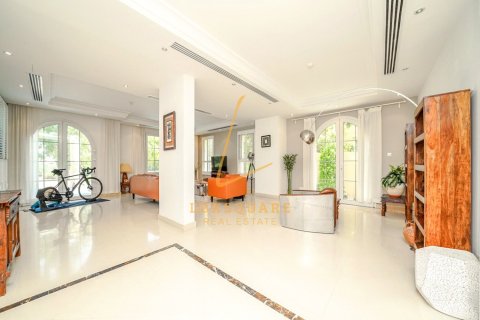 Villa en Jumeirah Golf Estates, Dubai, 5 dormitorios, 903 m², № 78191 - foto 2