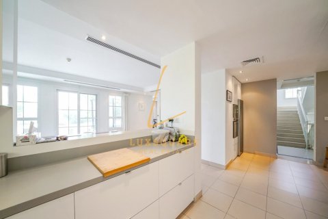 Villa en Jumeirah Golf Estates, Dubai, 5 dormitorios, 903 m², № 78191 - foto 8