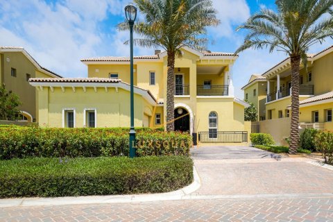 Villa en Jumeirah Golf Estates, Dubai, 5 dormitorios, 903 m², № 78191 - foto 1