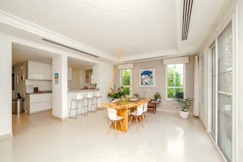 Villa en Jumeirah Golf Estates, Dubai, 5 dormitorios, 903 m², № 78191 - foto 4