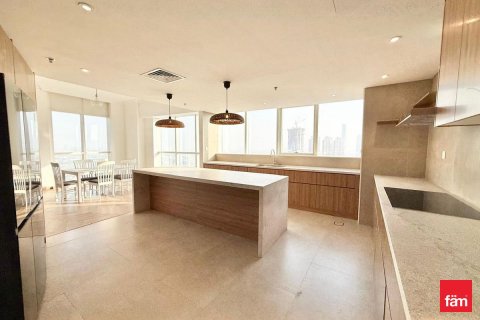Снять в аренду квартиру в Дубае: 3 спальни, 222.7м², № 64338 - фото 12