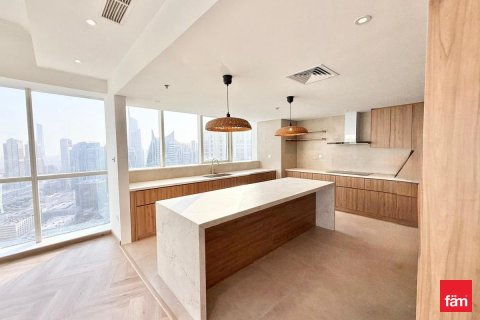 Снять в аренду квартиру в Дубае: 3 спальни, 222.7м², № 64338 - фото 2