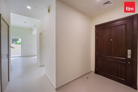 Снять в аренду виллу в Дубае: 4 спальни, 227.2м², № 64275 - фото 14