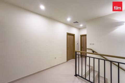 Снять в аренду виллу в Дубае: 4 спальни, 227.2м², № 64275 - фото 17