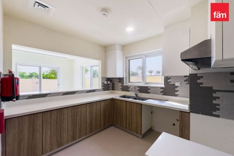 Снять в аренду виллу в Дубае: 4 спальни, 227.2м², № 64275 - фото 12