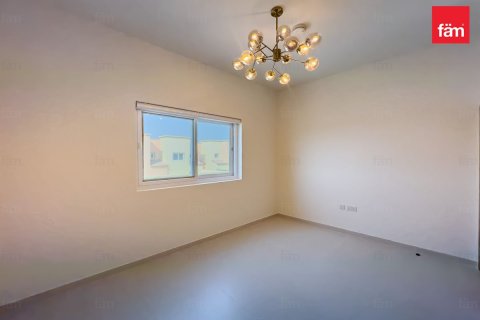 Снять в аренду виллу в Дубае: 4 спальни, 227.2м², № 64275 - фото 9