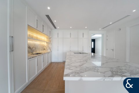 Townhouse in Jumeirah Golf Estates, Dubai 3 bedrooms, 267 sq.m. № 98725 - photo 2