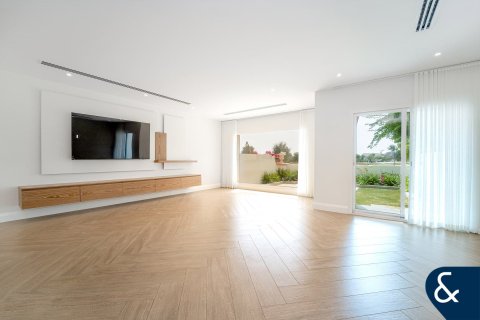 Townhouse in Jumeirah Golf Estates, Dubai 3 bedrooms, 267 sq.m. № 98725 - photo 4