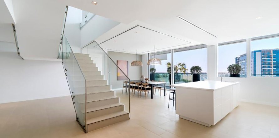 Квартира в SEVENTH HEAVEN в Аль-Барари, Дубай, 3 спальни, 653м², № 30066