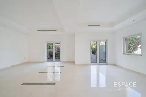 Townhouse in Quortaj, Al Furjan, Dubai 3 bedrooms, 283 sq.m. № 71047 - photo 4