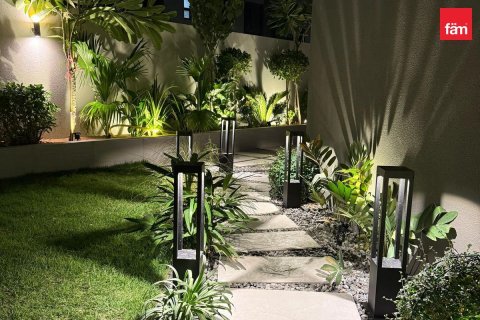 Купить виллу в Дубае: 3 спальни, 214.1м², № 77874 - фото 2