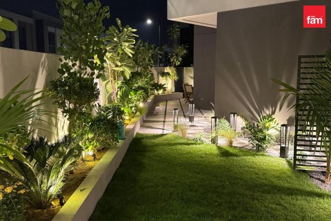 Купить виллу в Дубае: 3 спальни, 214.1м², № 77874 - фото 7