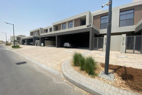 Villa in Dubai 4 bedrooms, 252 sq.m. № 50638 - photo 1