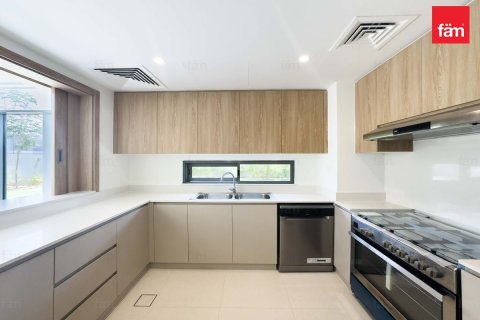 Villa in Dubai 4 bedrooms, 252 sq.m. № 50638 - photo 5