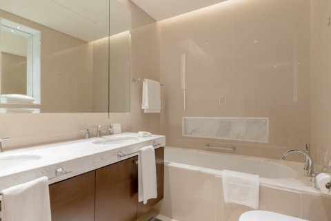 Apartment in Downtown Dubai (Downtown Burj Dubai), Dubai 2 bedrooms, 135 sq.m. № 137879 - photo 16