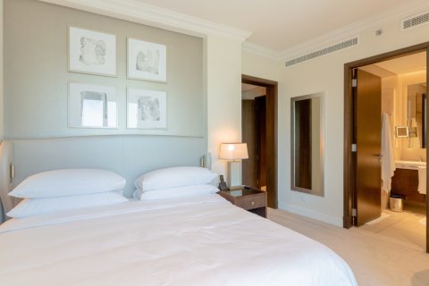 Apartment in Downtown Dubai (Downtown Burj Dubai), Dubai 2 bedrooms, 135 sq.m. № 137879 - photo 8