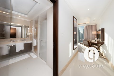 Apartment in Downtown Dubai (Downtown Burj Dubai), Dubai 2 bedrooms, 147 sq.m. № 98090 - photo 2